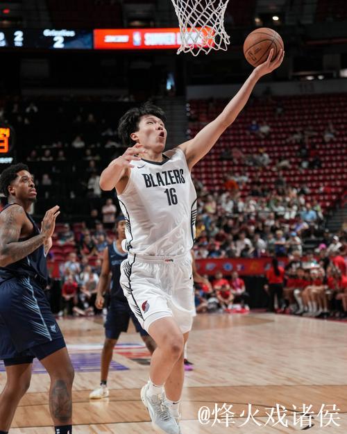 杨瀚森NBA生涯首次先发砍4分5板 开拓者不敌灰熊 杨瀚森NBA生涯首次先发砍4分5板 开拓者不敌灰熊