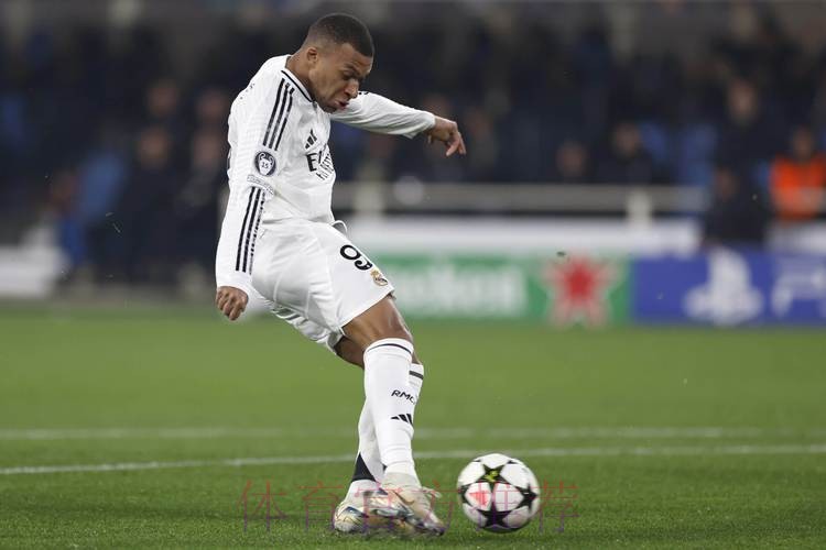 西媒:这是皇马历史黑暗一天!高层缄默 有人被指责 西媒:这是皇马历史黑暗一天!高层缄默 有人被指责